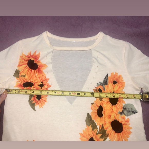 Sunflower Blouse 🌻 - Picture 7 of 10